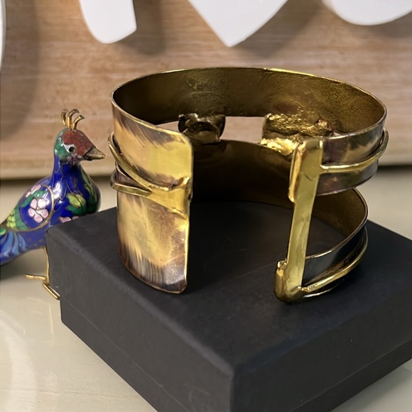 Wide Geometric Cat Eye Cuff Bracelet - Picture 3 of 8